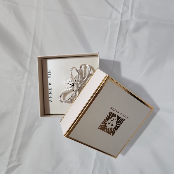 ♡Anne Klein Pave Bow Brooch Accented with Crystals - Picture 7 of 8